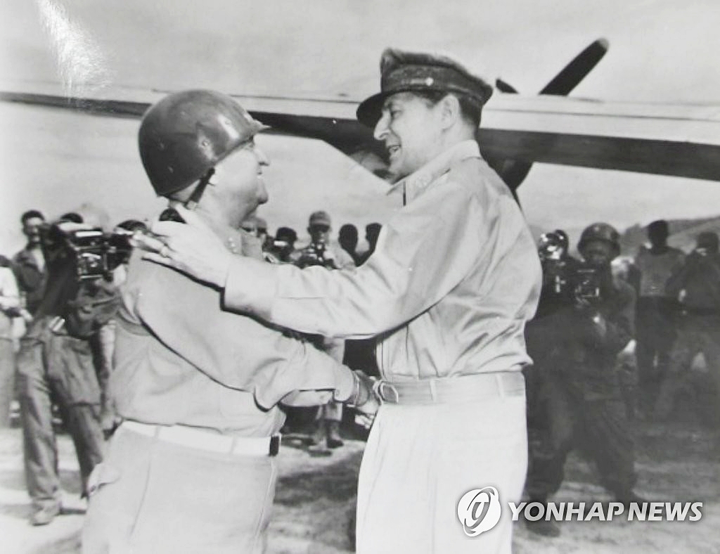 "한국을 구한 건 맥아더가 아니었다?" …75년 전 '숨겨진 영웅', 후손들 이야기 들어 보니 3 워커 장군