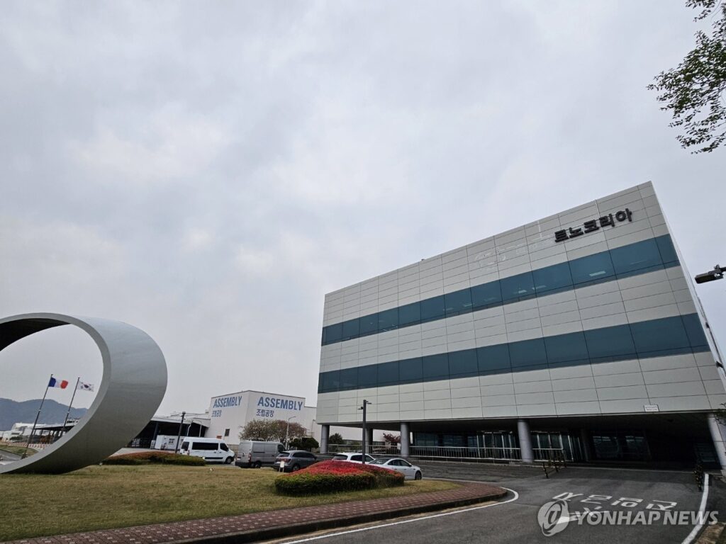 르노 잘 나가는 줄 알았더니 "이게 무슨 날벼락"…결국 '100대'도 못 팔았다, '깜짝' 3 전기차 시장 전쟁