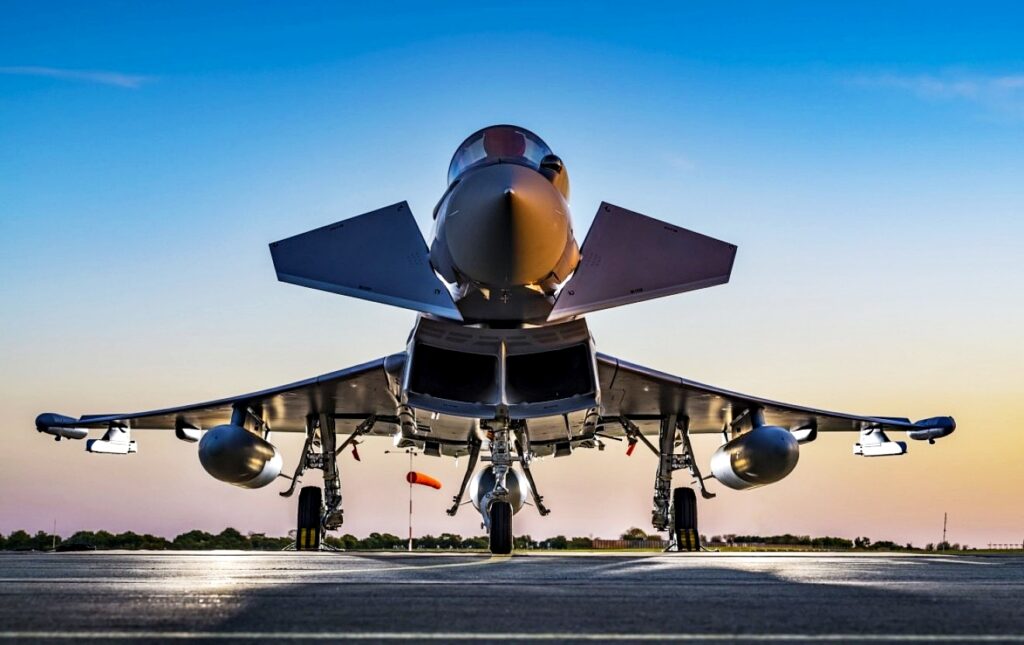 문 닫을 뻔했던 'KF-21 라이벌', "긴급 심폐 소생 들어가나?" …15조 초대박 이유가 대체 3 유로파이터 타이푼