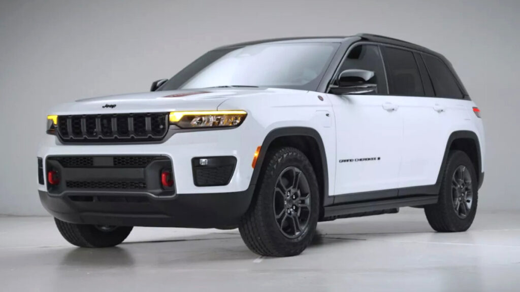 "팰리세이드랑 비교가 안 되네", "'기본 옵션'이 이 정도?"…신차 모습에 '감탄만' 3 지프 그랜드 체로키