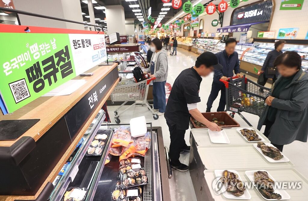 주부들 "이건 지금 사야돼" 난리…'반값' 쏟아지자 "장바구니 터질 듯" 4 대형마트 초대형 할인