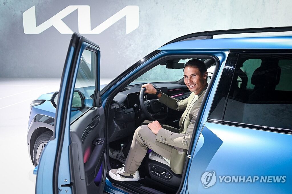 "돈도 많은데 왜?"…'재산 2,800억' 스포츠 스타, 21년 간 '이 한국차' 타는 이유 "감동" 2 라파엘 나달 기아 파트너십