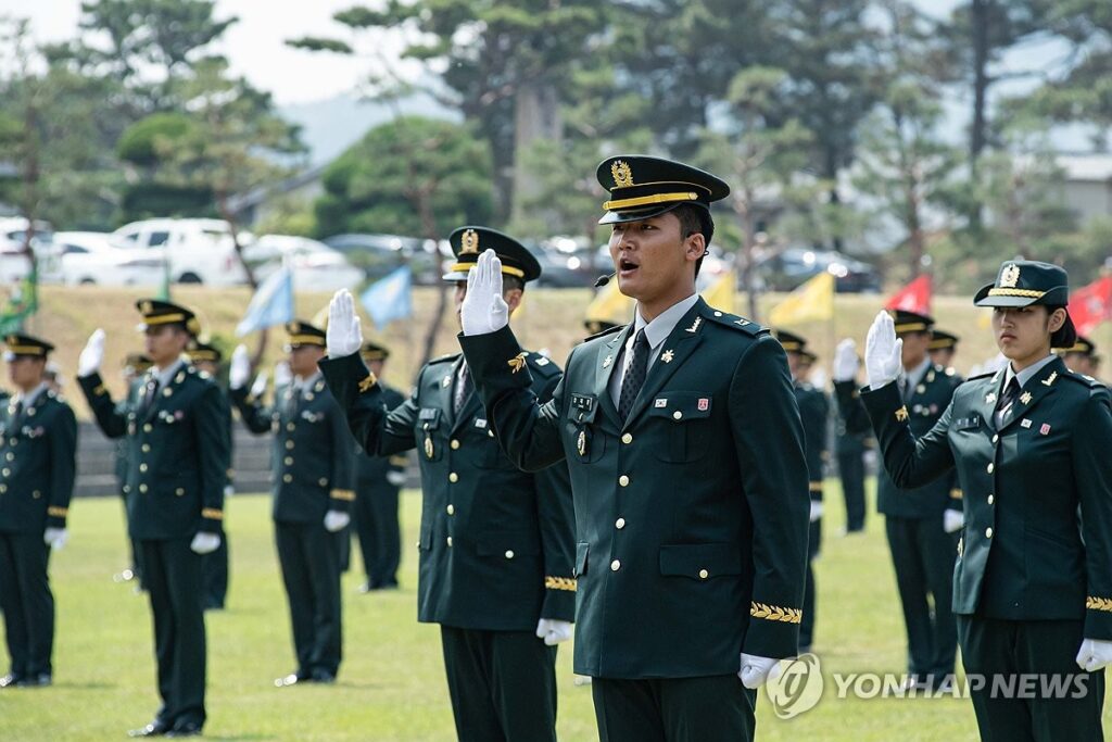 "언 발에 오줌 누는 정책은 그만" …'95% → 42% 폭락 사태' 초비상, 대체 육군만 어째서? 2 육군 부사관