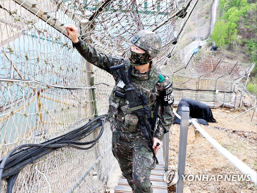 "이재명 정부 출범 직후 세 번째" …최전방 긴장하게 만든 움직임, 대체 무슨 일이? 3 북한군 귀순