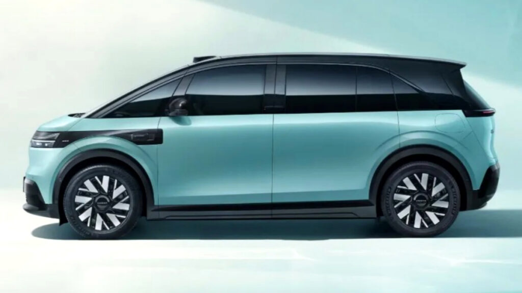 "카니발 '30년 독주' 이제 끝?"…실내 보고 '입 떡' 벌어지는 이 車, 마침내 국내 출시 3 지커 믹스 출시