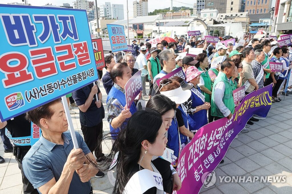 닭강정 몇 조각에 만 원?… "다시는 가지 않겠다" 줄줄이 등 돌리더니 '결국' 3 바가지요금