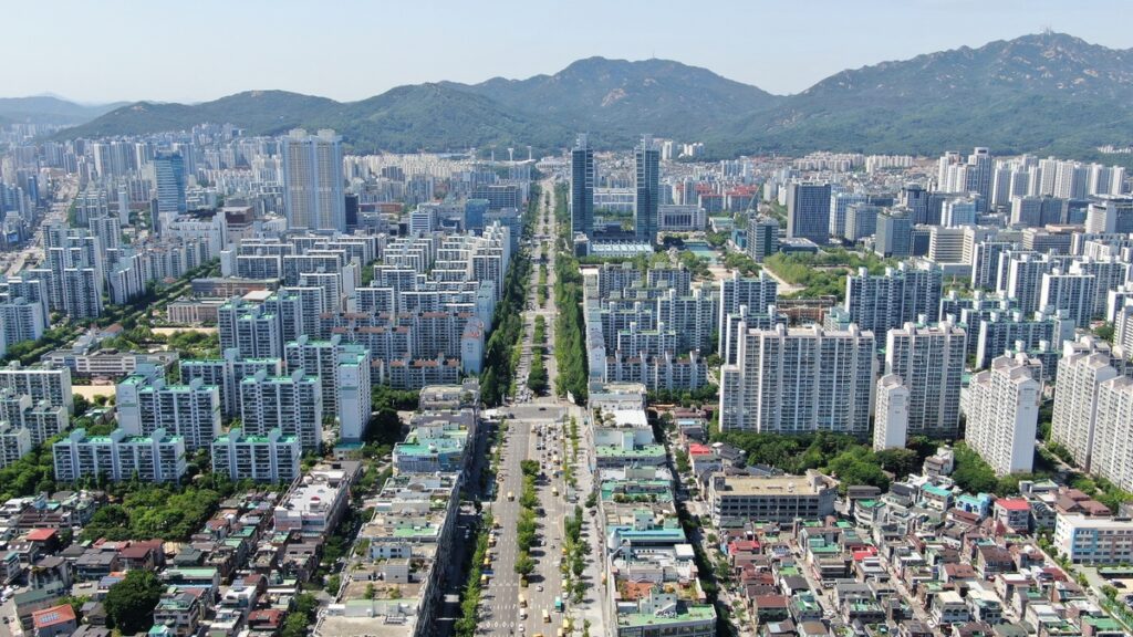 "집값 오를 일만 남았다더니" 날벼락 맞았는데… 조용히 미소 짓는 '이곳', 어디길래 4 부동산 규제