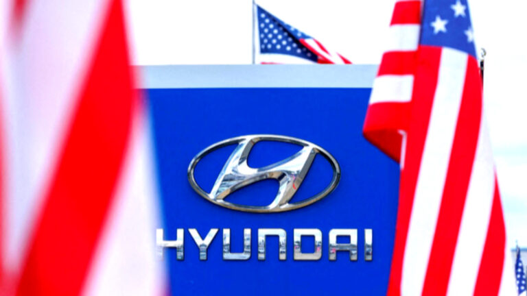 美 성조기 사이에 있는 현대차 로고