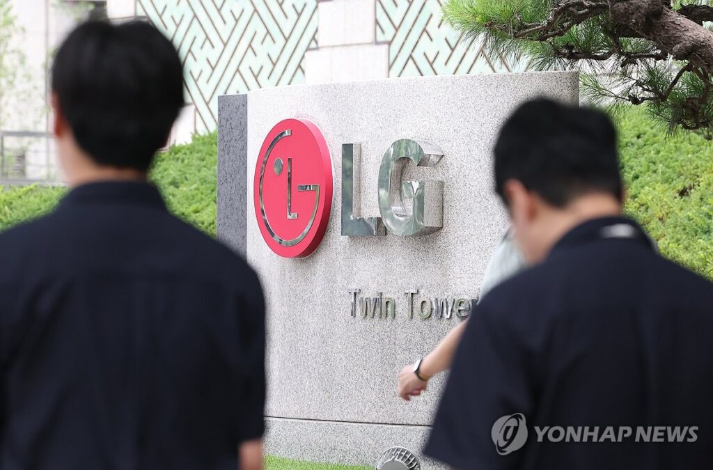 핸드폰 만들던 LG 기술? “여기서 터질 줄이야”…예상 못한 소식에 업계 '활짝' 4 애플 생산라인 LG장비 공급