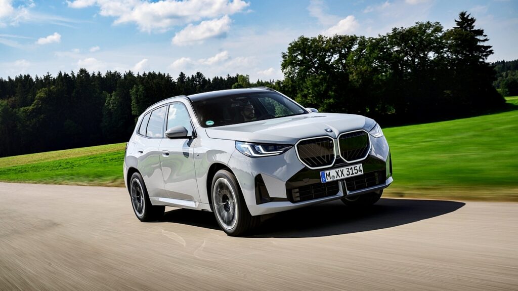 "이러니 사람들이 BMW만 타려고 하지" …전 세계 350만 대 팔린 '이 모델', 드디어 한국 상륙 2 BMW X3
