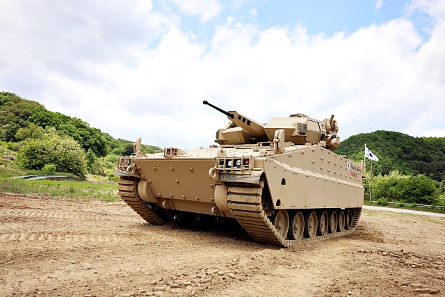 "한국이 만든 명품인데 정작 한국군은 안 써" …시의회까지 도입 촉구, 대체 무슨 무기길래? 4 레드백 장갑차