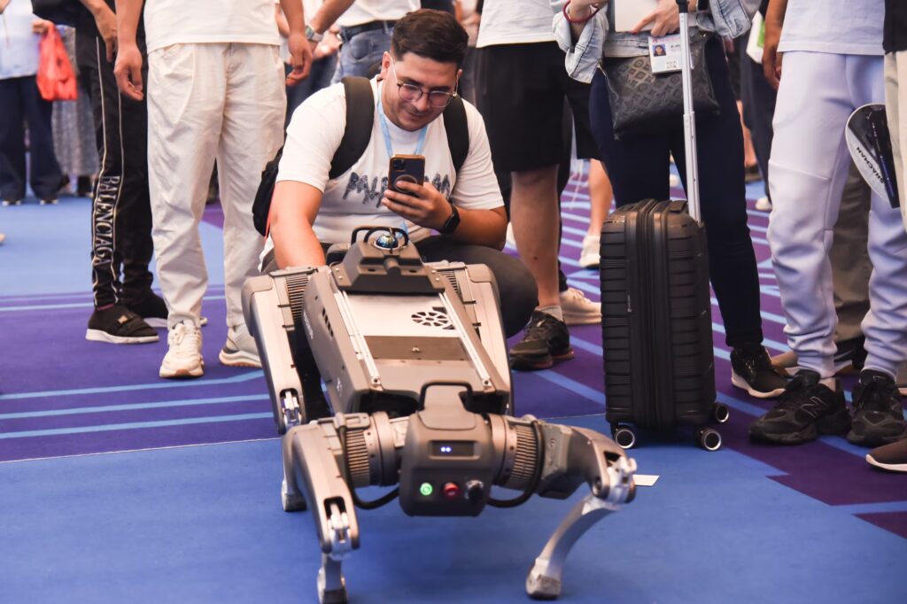 한국만 뜨면 "연봉 기본 1억에 집까지?"…'상상 초월 제안'에 韓 정부까지 "초비상" 2 중국 천인계획 포섭