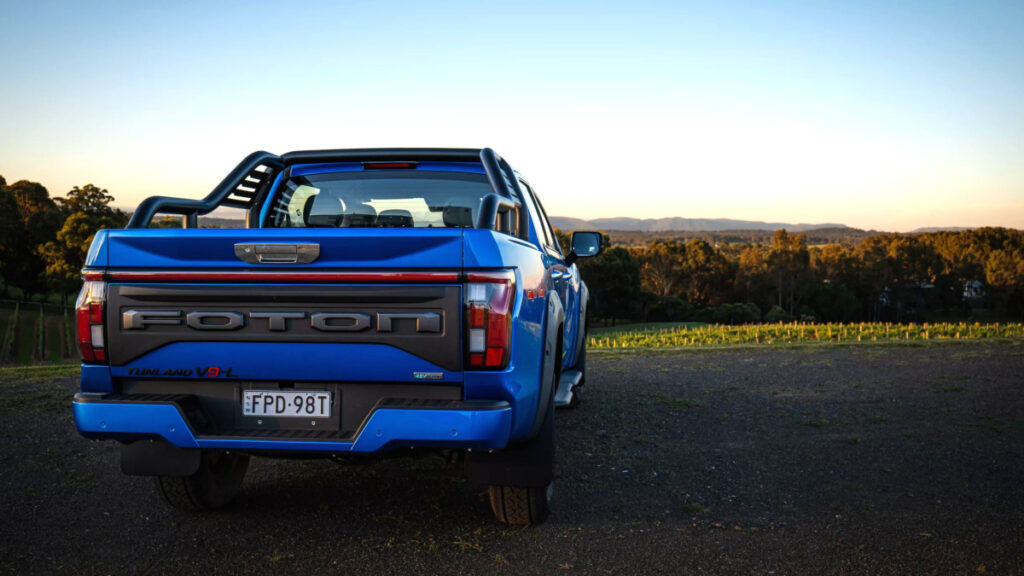 “알고 보니 ‘싹 다’ 중국산"…구별법? "까기 전엔 몰라", 국내 업계까지 ‘날벼락’ 3 중국산 중형 픽업