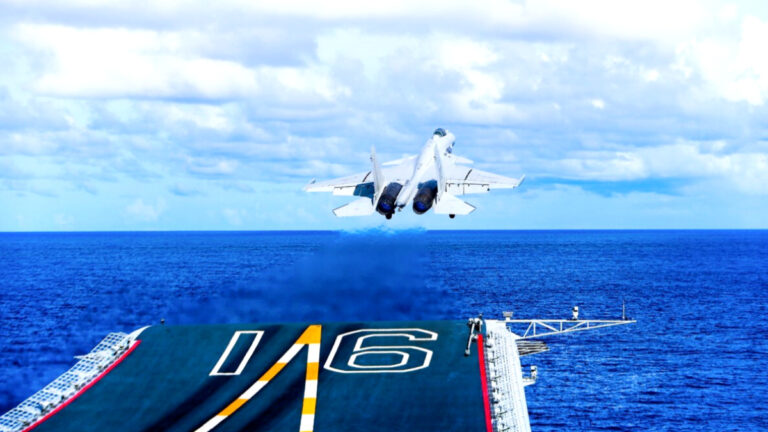 중국 함재기 이륙