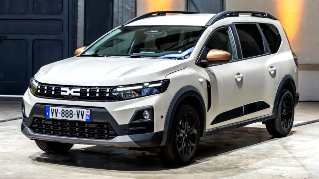 그랑 콜레오스 잘 나가더니 "카니발까지 잡는다?"...르노가 내놓은 이 車, 가성비가 '무려' 2 다치아 조거 하이브리드 출시