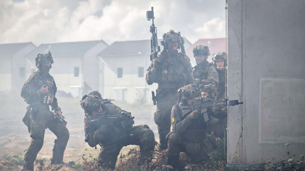 "머리 위 날아든 실탄 30발에 아연실색" …훈련 도중 부상까지, 경찰 출동이 불러온 '나비효과' 2 독일군