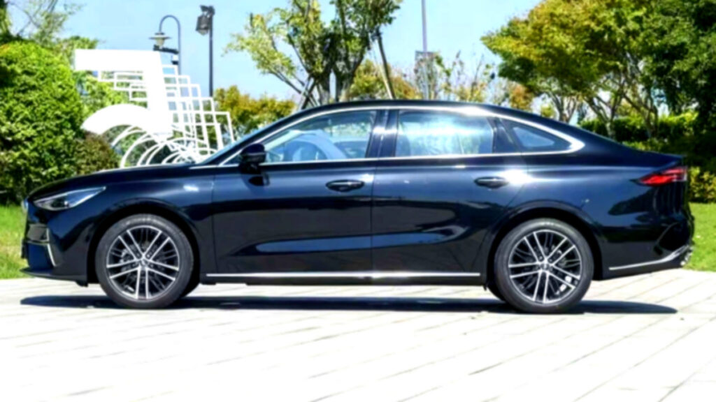 지리 엠그란드 출시