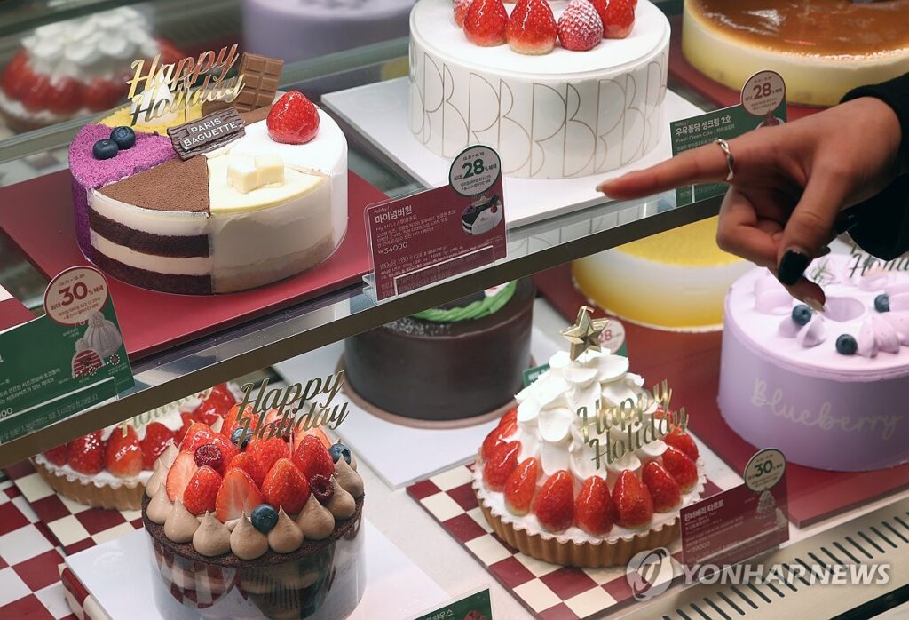 무섭게 치솟더니 "만 원짜리가 수십만 원대로?"…10년 만에 확 바뀐 풍경에 서민들 '발칵' 3 호텔 케이크 가격 상승