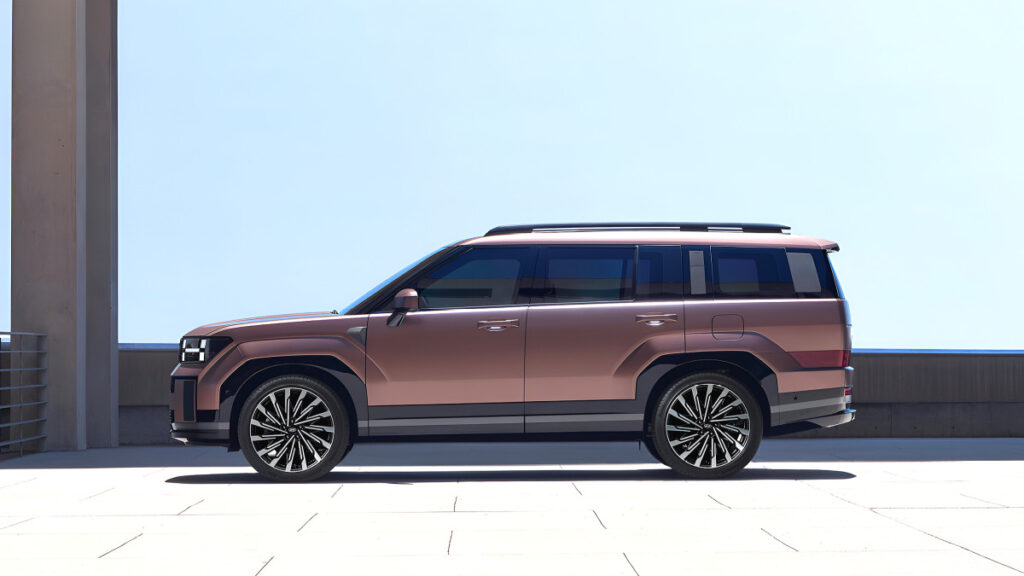 "현대차가 작정하고 만들었다"…기름 냄새만 맡아도 '900km' 달리는 SUV 등장? '이럴 수가' 2 현대차 싼타페 EREV