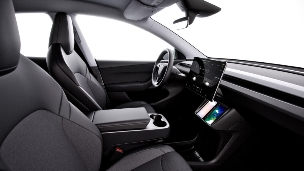 테슬라 모델 Y 주니퍼 6개월 타보니..."이 점은 각오해야" 입 모아 말하는 '대반전' 2 주니퍼 모델 Y 후기