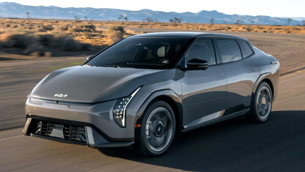 "한국차가 BMW 제쳤다고?"…5년 연속 "최고" 반열 오른 이 車, "이 정도일 줄은" 2 기아 EV4 유럽 후보