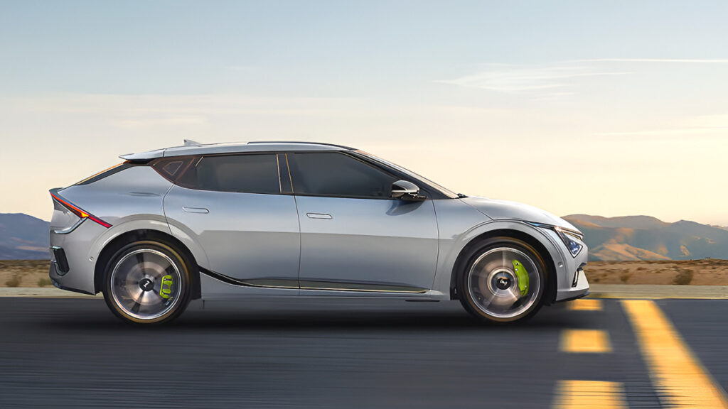 "결국 테슬라도 꺾었다"...한국서만 유난히 '찬밥 신세'인 국산차, '대반전' 5 kia ev6 gt