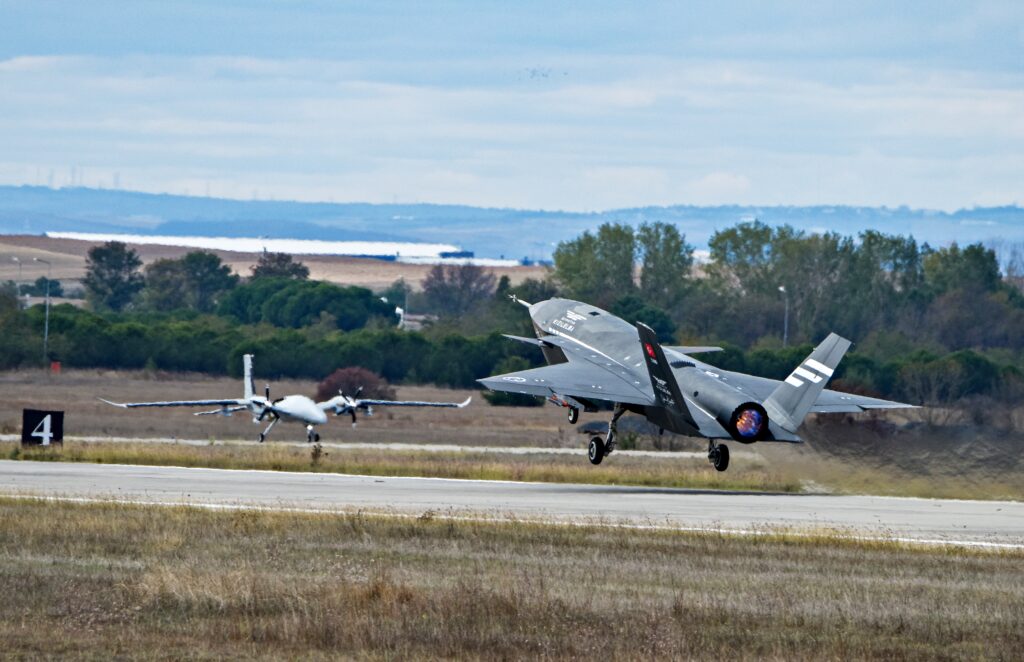 "미국도, 중국도 아니었다" …영화 같은 일이 현실로, 세계 최초 기록한 신개념 전투기 정체가? 4 크즐엘마