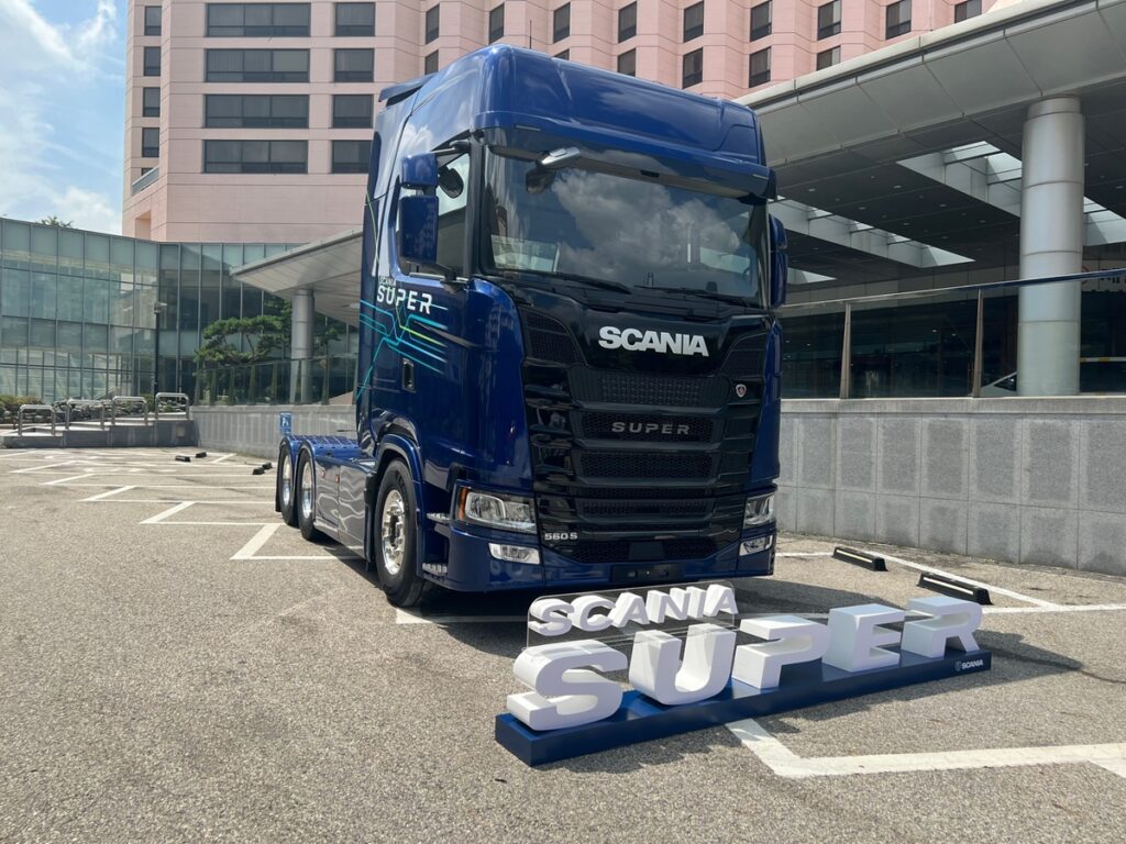 "한국서 현대차급으로 팔린 ‘이 차’"…신형에 ‘항공기 옵션’까지? 공개되자 ‘깜짝’ 2 스카니아 슈퍼 출시