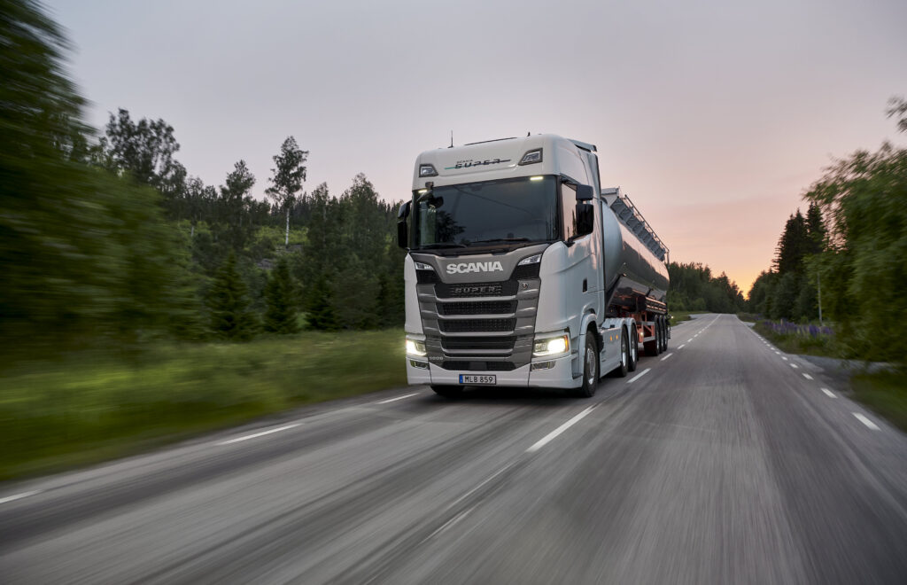 "한국서 현대차급으로 팔린 ‘이 차’"…신형에 ‘항공기 옵션’까지? 공개되자 ‘깜짝’ 3 스카니아 슈퍼 출시