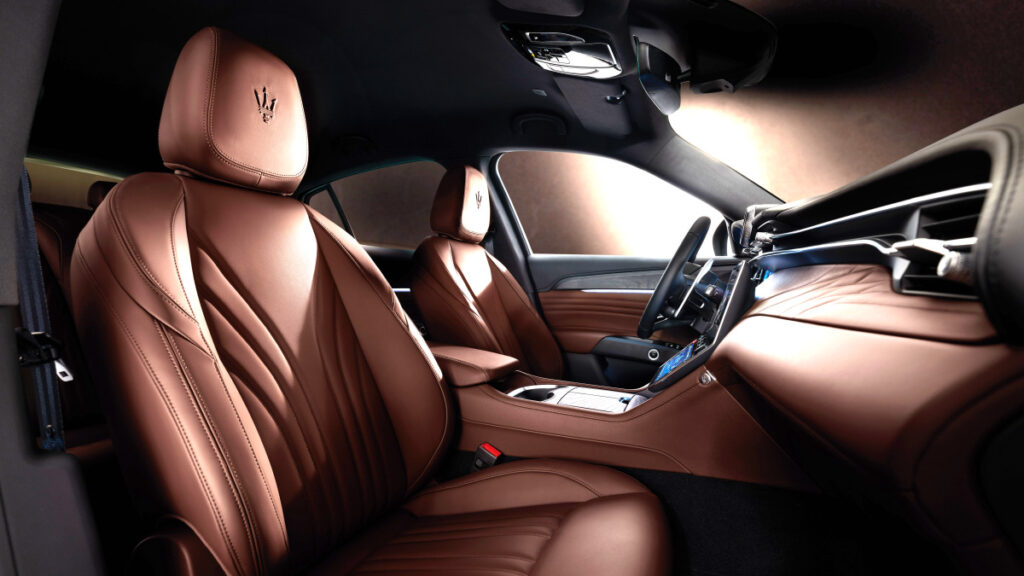 "제네시스 잡겠다더니 결국"...'2,830만 원' 눈물의 할인, 아빠들 '이 기회 잡아라' 1 마세라티 SUV 보조금