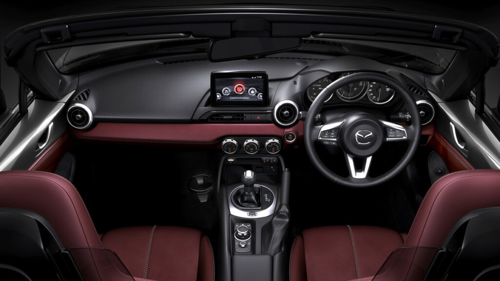 "그랜저 값도 안 된다고?"…'3천만 원대' 전설의 스포츠카 소식에 韓 업계 '초비상' 4 마쓰다 MX-5 국내 출시