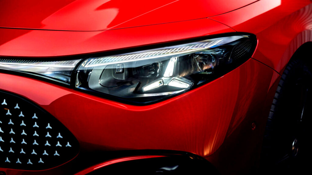 "이 좋은 걸 왜 중국에만"…벤츠, 이 갈고 만들더니 "한국엔 안 팝니다" '깜짝' 1 벤츠 CLA 300 L 공개