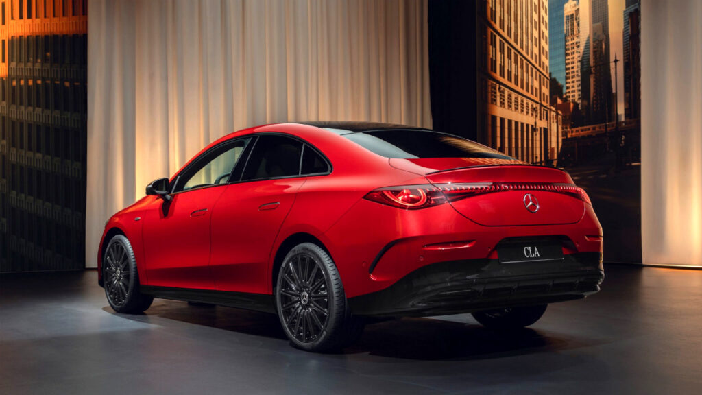 "이 좋은 걸 왜 중국에만"…벤츠, 이 갈고 만들더니 "한국엔 안 팝니다" '깜짝' 3 벤츠 CLA 300 L 공개