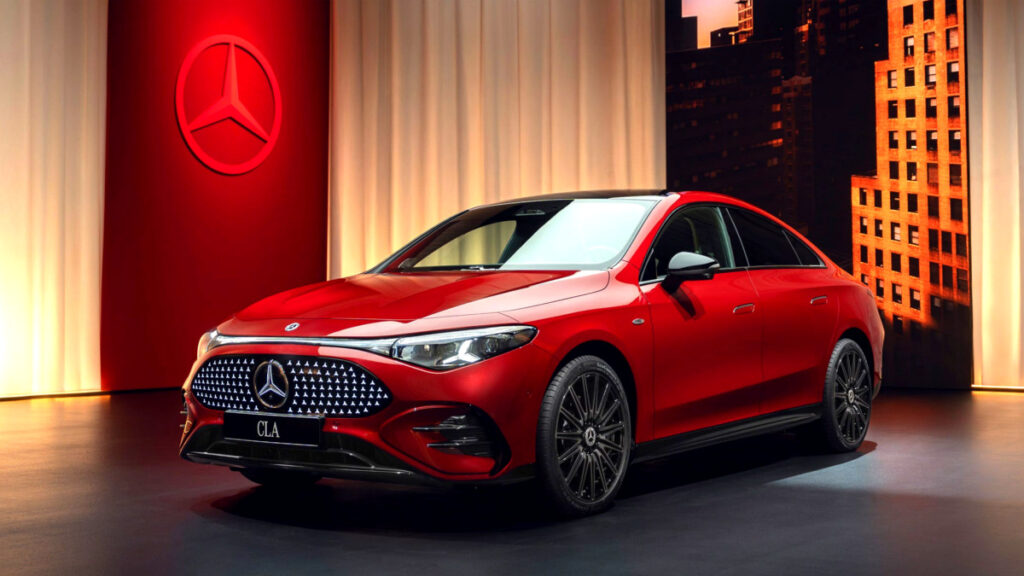 "이 좋은 걸 왜 중국에만"…벤츠, 이 갈고 만들더니 "한국엔 안 팝니다" '깜짝' 2 벤츠