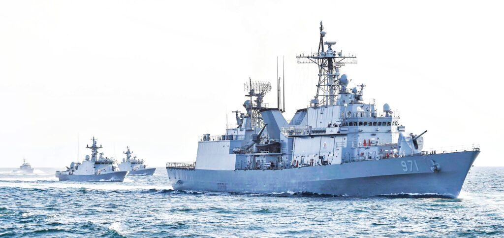 "충무공의 후예라더니 역사상 최악" …유례없는 '초유 사태'에 국방부마저 '맙소사', 대체 왜? 2 해군