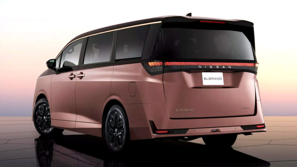 닛산 엘그란드 출시