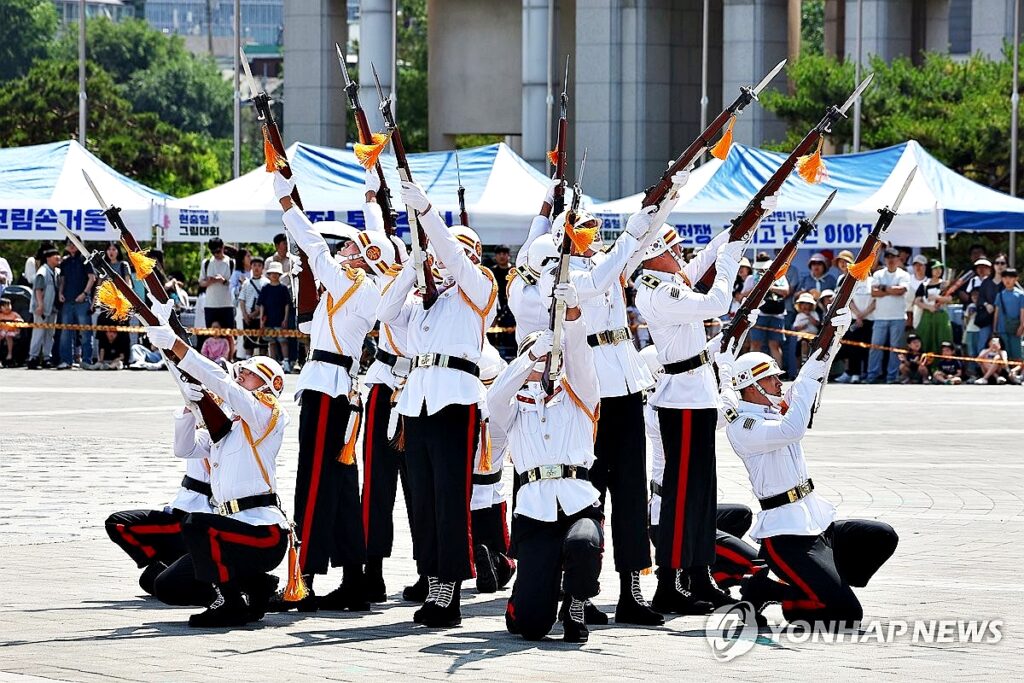 혹시나 했는데 '역시나' "독도는 우리땅인데 왜?"…옆나라 믿었던 한국군 '결국' 5 군악대