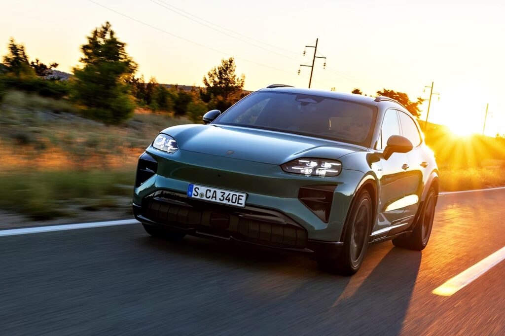 "남자들 마음에 제대로 불 지폈다"…1,100마력 이상의 퍼포먼스, 포르쉐 작정한 '이 차' 정체가? 3 카이엔 일렉트릭