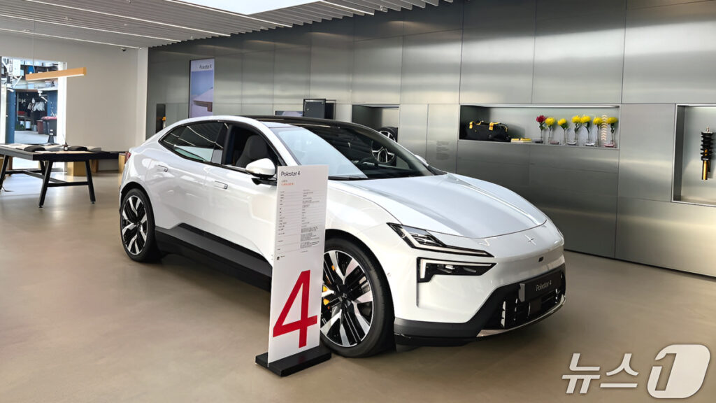 "이건 진짜 신세계다"...국내서 만든 대형 세단의 놀라운 변화 4 폴스타 AI 비서