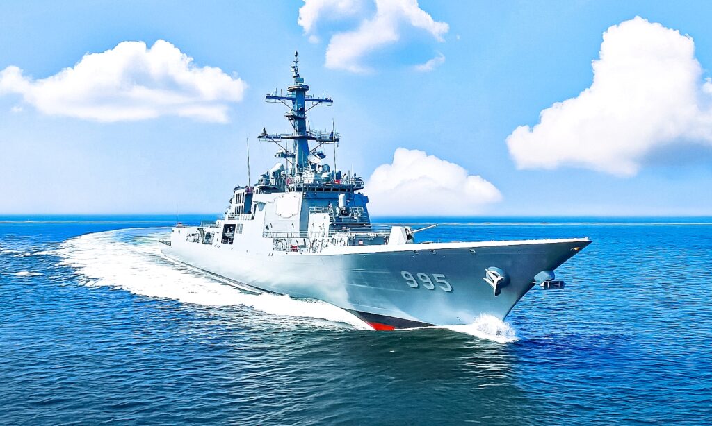 "제발 한국이 군함 건조 맡아주세요" …필리핀·페루 이어 또 노다지, 돈 쓸어 담는 비결이 뭐길래 2 HD현대중공업