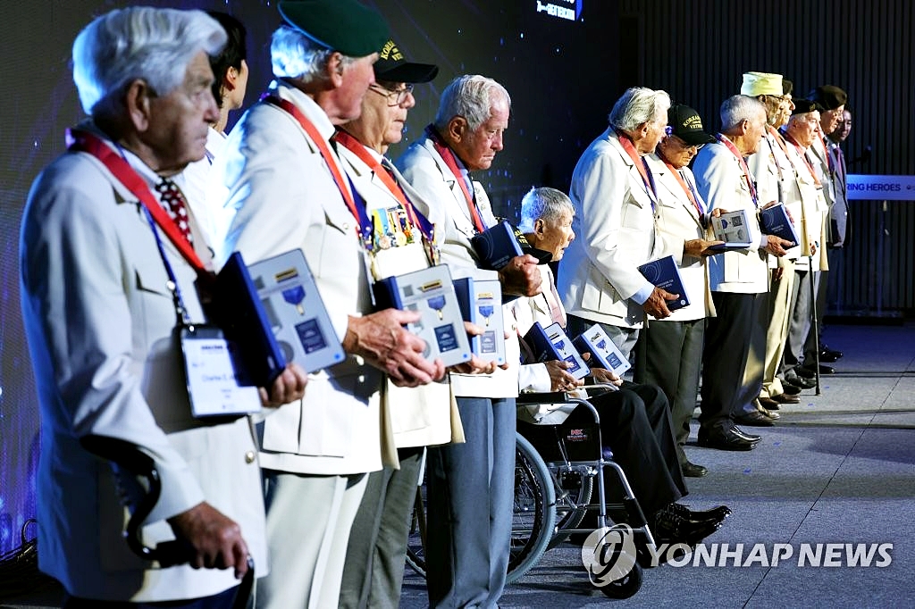 "72년 전 피 흘렸던 나라" …100세의 노구에도 한국으로, 33만 명 처절한 희생 되돌아보니 3 참전용사