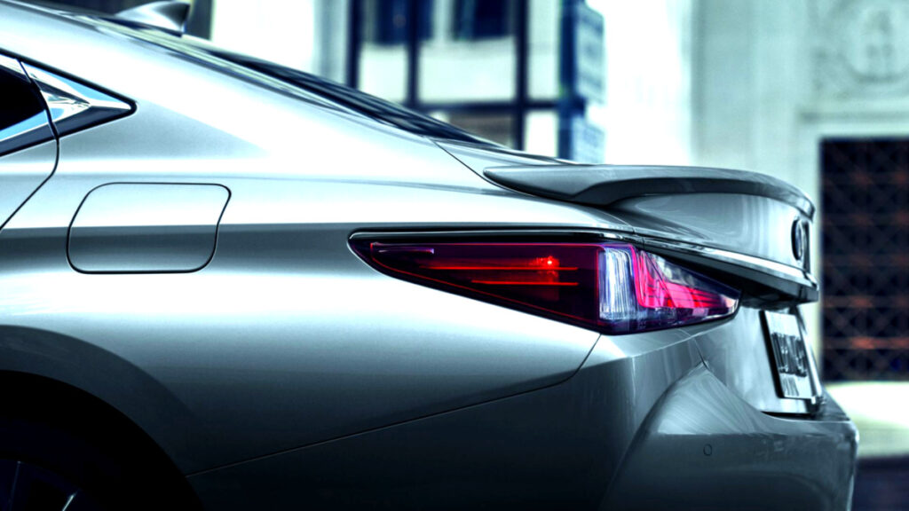 "20만 km에도 잔고장 없어"…그랜저 대신 선택한 '준대형 세단', 5060 "사길 잘했네" 1 ES300h 중고 인기