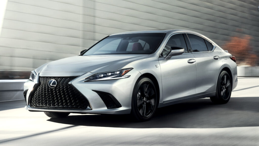 "20만 km에도 잔고장 없어"…그랜저 대신 선택한 '준대형 세단', 5060 "사길 잘했네" 2 ES300h 중고 인기