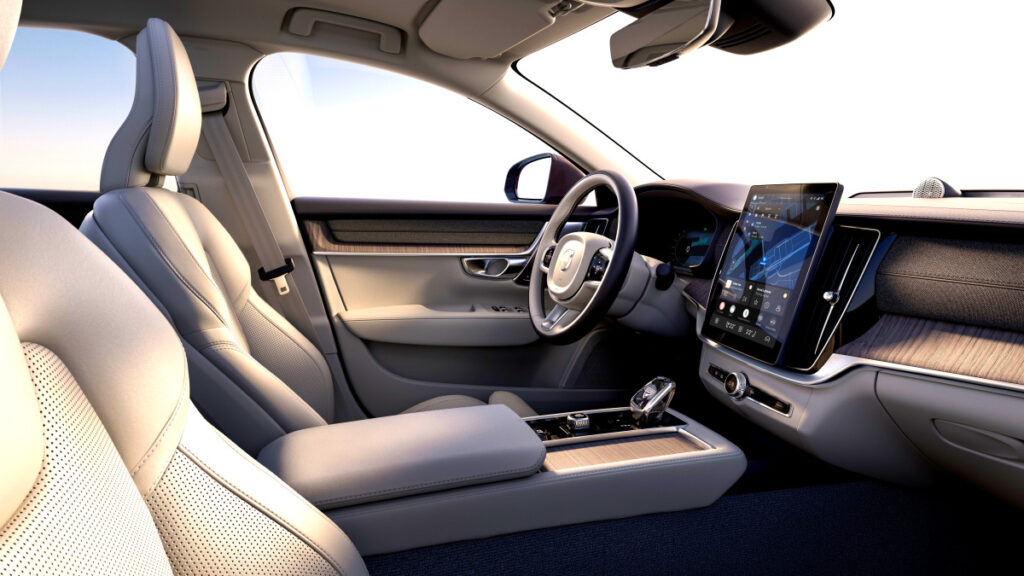 "제네시스 타던 아빠들 '돌변'"...입소문 나더니 결국 초대박 난 대형 세단 1 볼보 S90 판매 급증