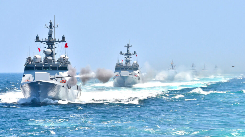 "동해 바다 출현한 군함에 '화들짝'" …북한이 조용한 이유 있었네, 불 뿜은 최정예의 정체가? 1 기동함대