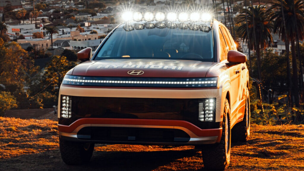 "내가 알던 현대차 맞나?"…아빠들 취향 반영해 디자인 '싹다' 바꾼 '이 車', 전시장 '발칵' 2 아이오닉 9 오프로더 콘셉트