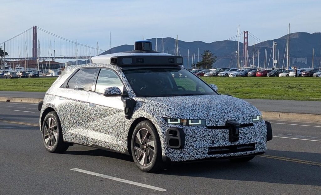 "은퇴 후 평생 직장이라더니"…"이제 사람 필요 없어요" 5060 '청천벽력' 2 로보택시 상용화