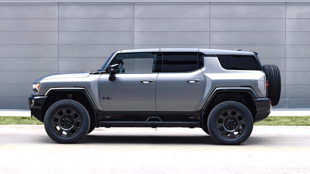 “철수설 돌더니 웬일?”…군용차 뺨치는 '대형 SUV' 상륙 소식에 아빠들 ‘열광’ 3 GMC 허머 EV SUV