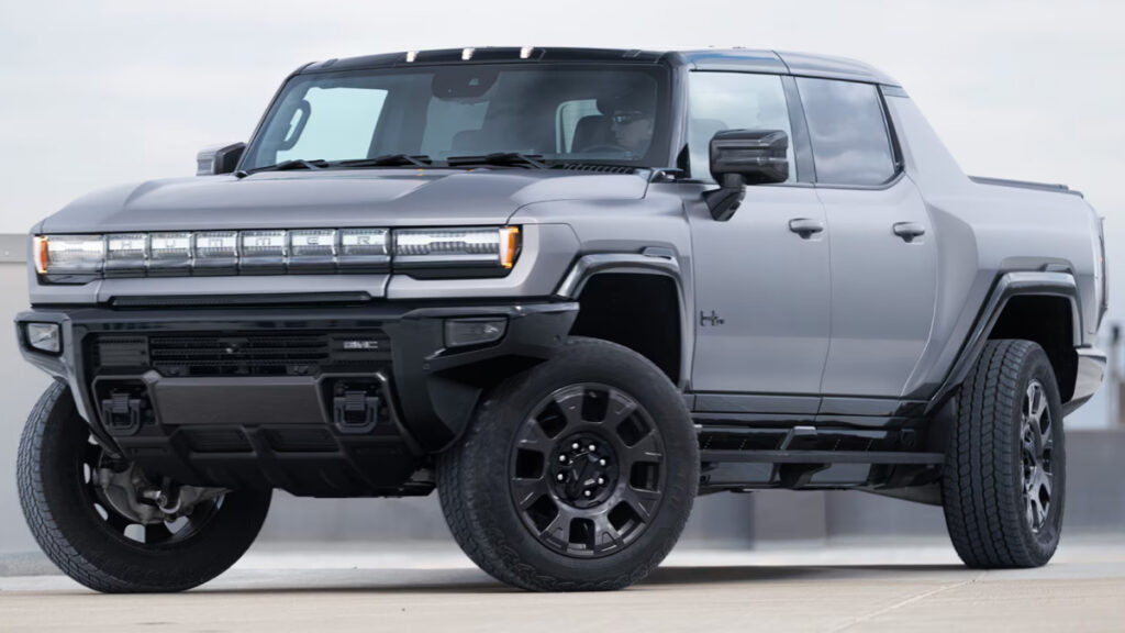 “철수설 돌더니 웬일?”…군용차 뺨치는 '대형 SUV' 상륙 소식에 아빠들 ‘열광’ 4 GMC 허머 EV SUV