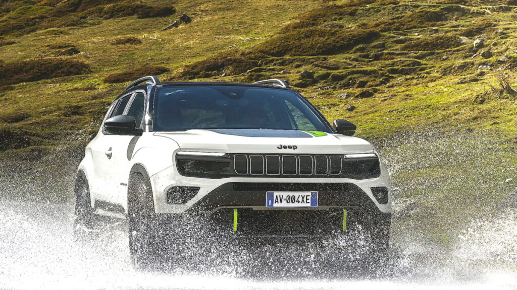 “이런 소형 SUV 처음 본다”…작다고 무시했다가 코나·셀토스 ‘초긴장’ 2 어벤저 MHEV eAWD